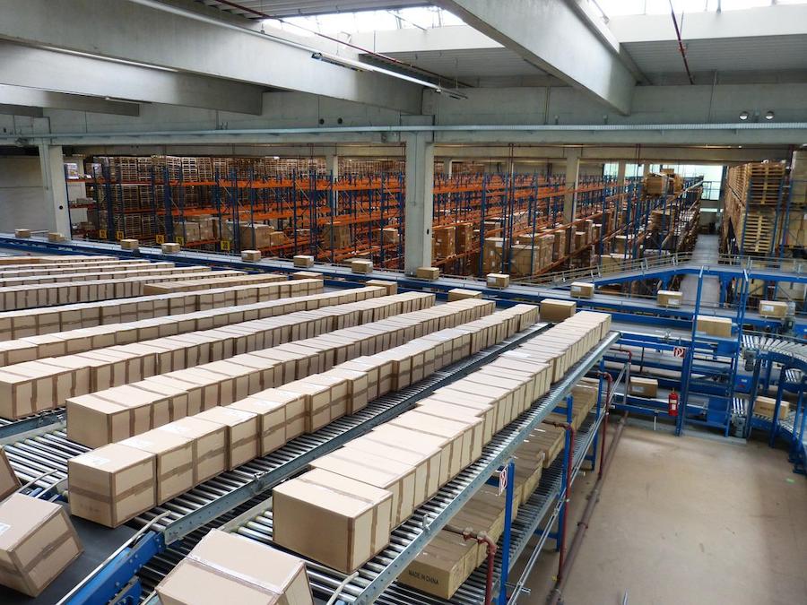 What are the different types of flexible conveyor systems?